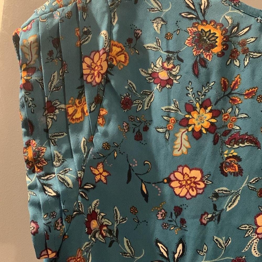 Lily White sleeveless top. - Picture 4 of 5